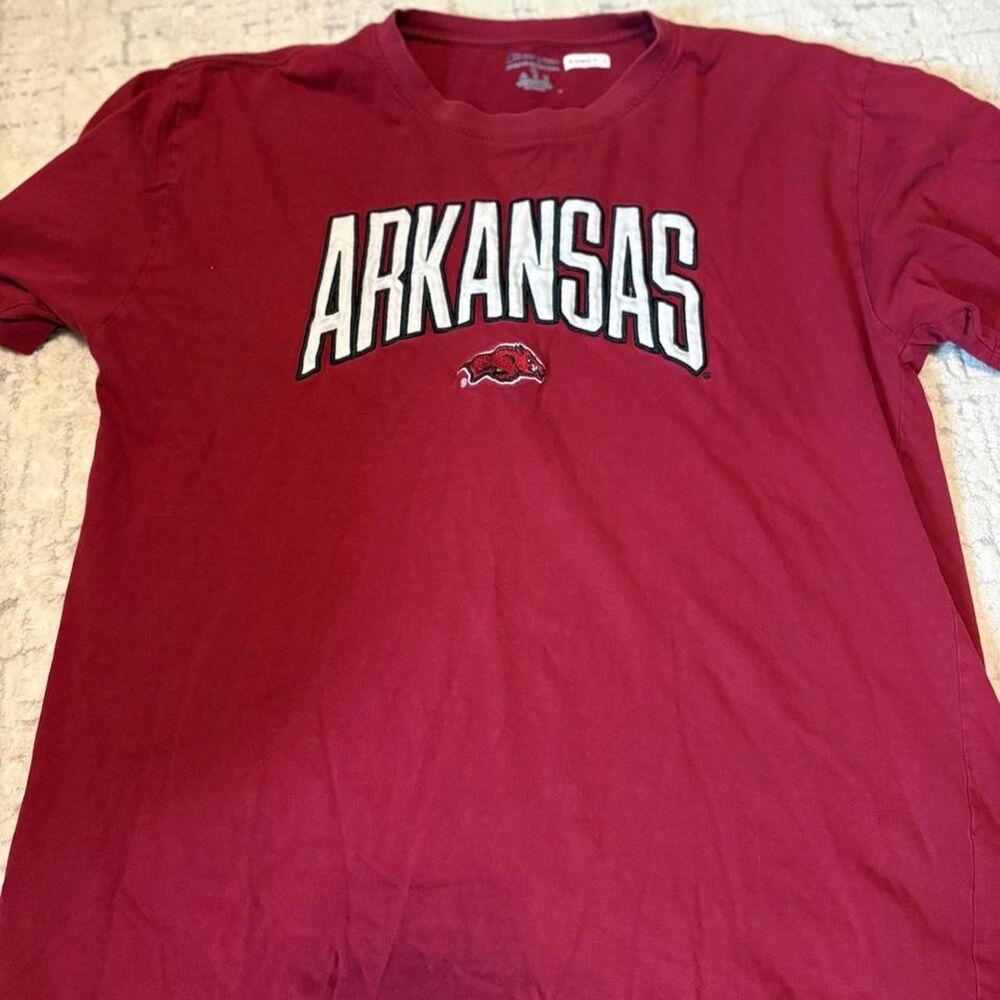 Champion Men's Red and Burgundy T-shirt